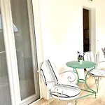 Lena 公寓 *